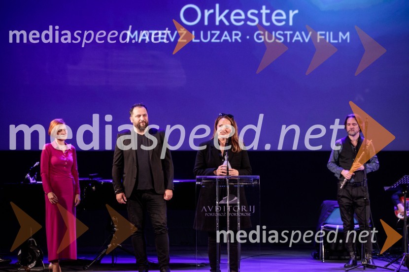 dr. Asta Vrečko, ministrica za kulturo;  Matevž Luzar, režiser;  Petra Vidmar, tolkalka;  ... 25. festival slovenskega filma, zaključek festivala v Portorožu