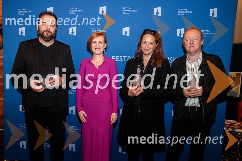  Matevž Luzar, režiser; dr. Asta Vrečko, ministrica za kulturo;  Petra Vidmar, tolkalka;  Simon Tanšek, direktor fotografije25. festival slovenskega filma, zaključek festivala v Portorožu