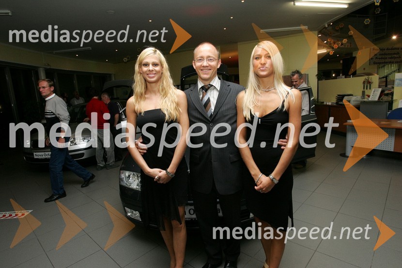 Tadej Sax, direktor Malgaj BMW in hostesi
 
Škoda Octavia,  predstavitev v Mariboru