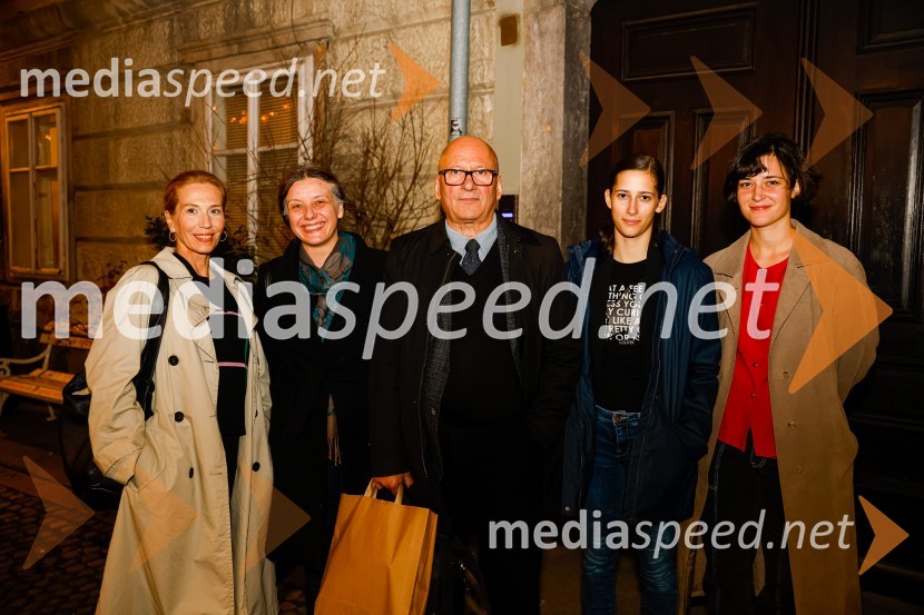  Vilma Štritof, dramaturginja, Radio Slovenija;  ... ;  Janez Pipan, režiser;  Katarina Julija Pipan, slovenska tekmovalka v dresurnem jahanju;  Doroteja Nadrah, igralkaAmsterdam, premiera v Mini teatru