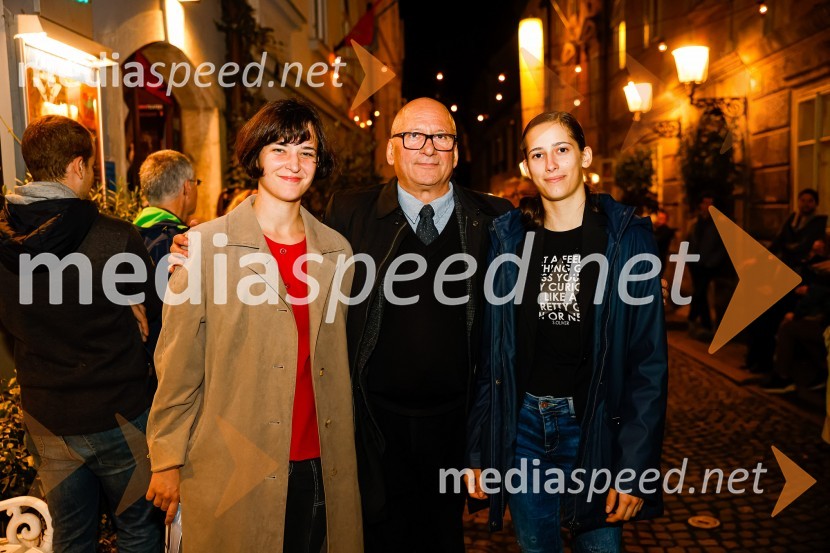  Doroteja Nadrah, igralka;  Janez Pipan, režiser;  Katarina Julija Pipan, slovenska tekmovalka v dresurnem jahanjuAmsterdam, premiera v Mini teatru
