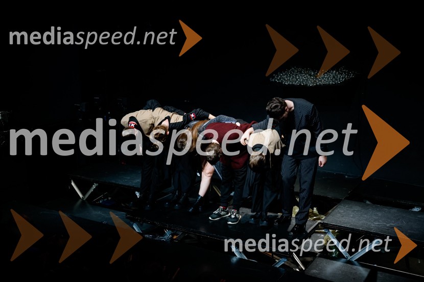  Luka Bokšan, igralec;  Borut Doljšak, igralec;  Nika Korenjak, igralka;  Aljoša Živadinov Zupančič, režiser;  Timotej Novaković, igralec;  Claudi Sovre, vizualni umetnikAmsterdam, premiera v Mini teatru