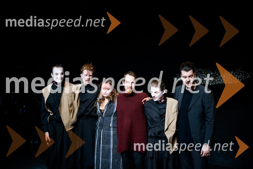  Luka Bokšan, igralec;  Borut Doljšak, igralec;  Nika Korenjak, igralka;  Aljoša Živadinov Zupančič, režiser;  Timotej Novaković, igralec;  Claudi Sovre, vizualni umetnikAmsterdam, premiera v Mini teatru