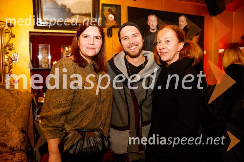  Teja Pelko, novinarka, Svet24;  Siniša Vasiljevič;  Barbara Vidovič, igralkaAmsterdam, premiera v Mini teatru