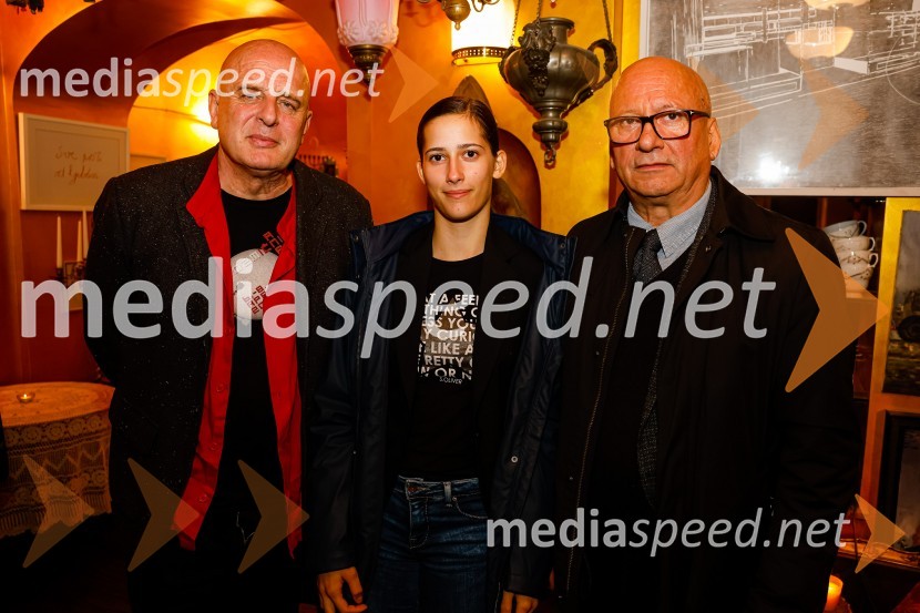  Dragan Živadinov, režiser;  Katarina Julija Pipan, slovenska tekmovalka v dresurnem jahanju;  Janez Pipan, režiserAmsterdam, premiera v Mini teatru