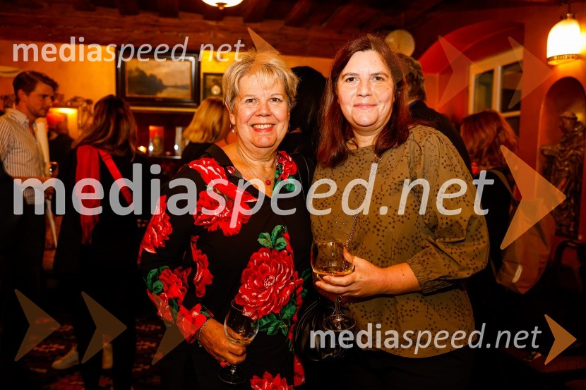  Irena  Butoln, germanistka;  Teja Pelko, novinarka, Svet24Amsterdam, premiera v Mini teatru