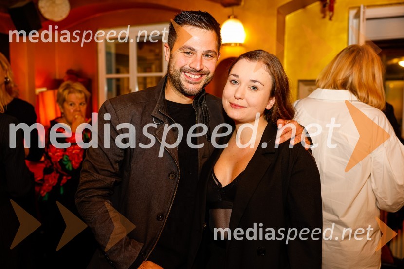  Tadej Pišek, igralec;  Nika Korenjak, igralkaAmsterdam, premiera v Mini teatru