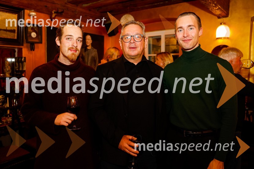  Aljoša Živadinov Zupančič, režiser;  Robert Waltl, direktor, Mini teater;  Luka Bokšan, igralecAmsterdam, premiera v Mini teatru