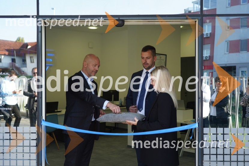  Andreas Lehmann, direktor Lunos GmbH Berlin;  Domen Gjuras, vodja PE Maribor, Lunos;  ... Lunos, otvoritev novega salona v Zagrebu
