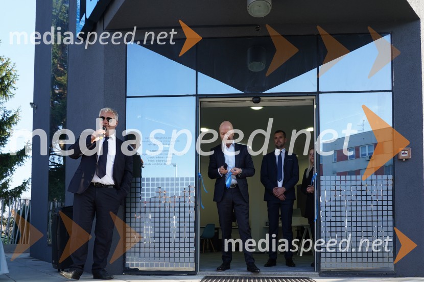  Milan Kuster, predsednik uprave Skupine Lunos;  Andreas Lehmann, direktor Lunos GmbH Berlin;  Domen Gjuras, vodja PE Maribor, LunosLunos, otvoritev novega salona v Zagrebu