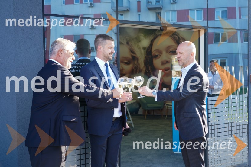  Milan Kuster, predsednik uprave Skupine Lunos;  Domen Gjuras, vodja PE Maribor, Lunos;  Andreas Lehmann, direktor Lunos GmbH BerlinLunos, otvoritev novega salona v Zagrebu