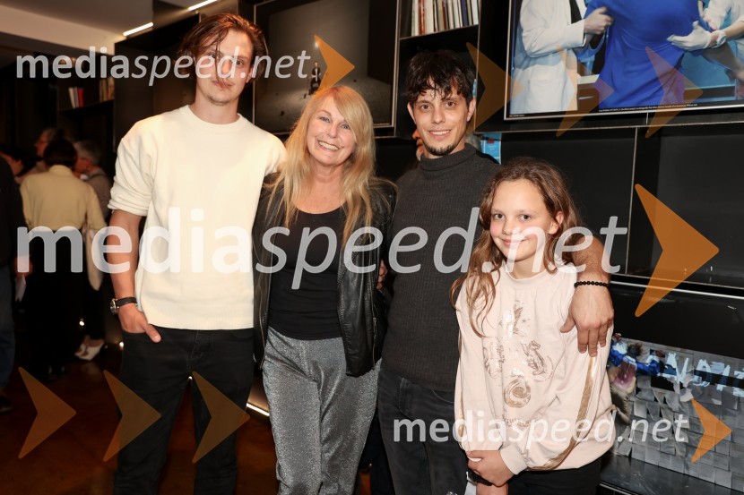  Lan Klemenc;  Zvezdana  Mlakar, igralka;  Maj Klemenc;  Ema Stella KlemencŽene v testu, premiera