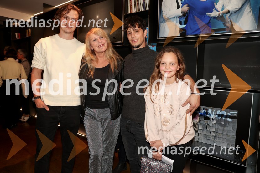  Lan Klemenc;  Zvezdana  Mlakar, igralka;  Maj Klemenc;  Ema Stella KlemencŽene v testu, premiera