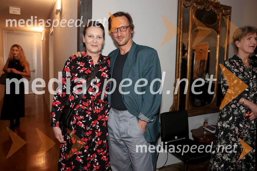  Barbara  Žefran, igralka;  Marko  Mandić, igralecŽene v testu, premiera