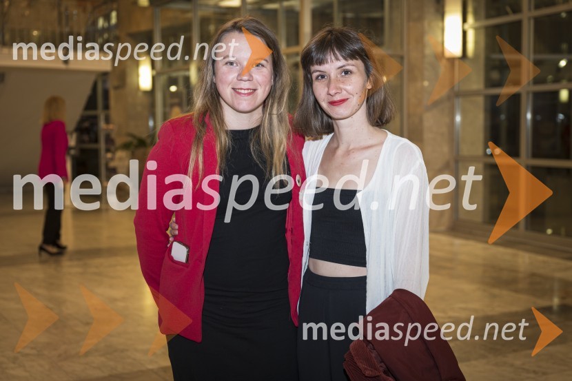  Mateja Kokol, režiserka;  Larisa Javernik, dramaturginjaNeustrašne, premiera v SNG Nova Gorica