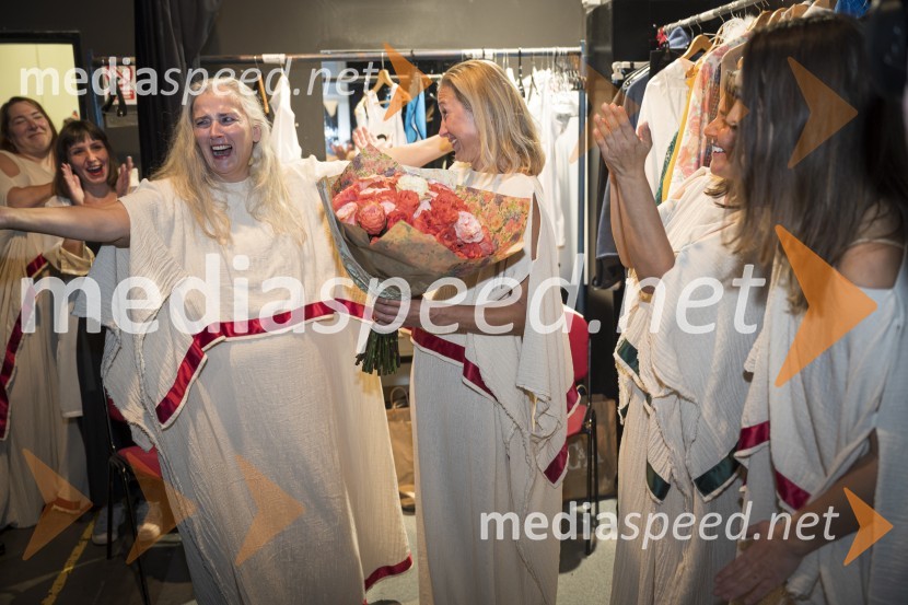  Dušanka Ristić, igralka;  Helena Peršuh, igralka;  Marjuta  Slamič, igralka;  Arna  Hadžialjević, igralkaNeustrašne, premiera v SNG Nova Gorica