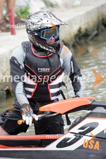Priprave ameriškega tekmovalcaJET SKI, pokal Alpe Adria