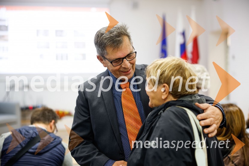  Janez Dolinar, radijski voditelj ;  ... SOS Proteus - odprtje informacijskega centra za varstvo človeške ribice, Kranj