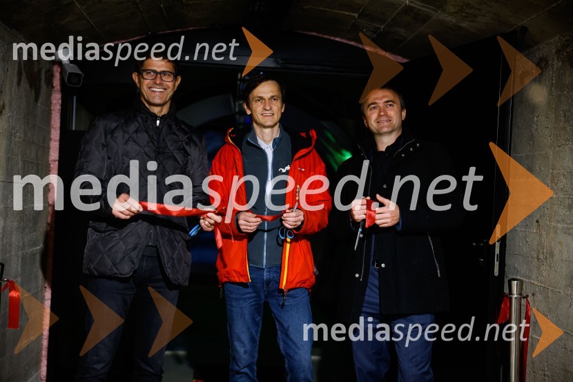  Matjaž Rakovec, župan Mestne občine Kranj;  Gregor Aljančič, Jamski laboratorij Tular;  Klemen Malovrh, direktor, Zavod za turizem KranjSOS Proteus - odprtje informacijskega centra za varstvo človeške ribice, Kranj