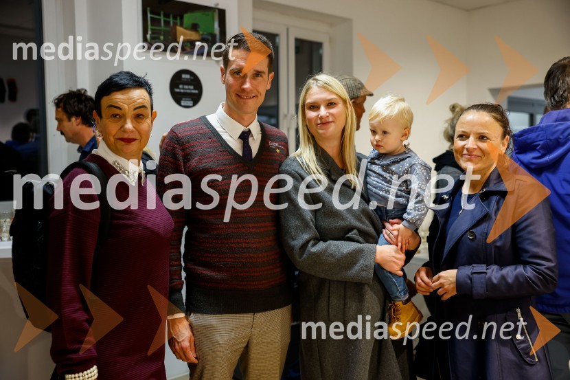  Lili Gojo, tajništvo župana, MOK;  Janez Černe, podžupan Mestne občine Kranj;  Ana Černe;  Zarja Černe;  ... SOS Proteus - odprtje informacijskega centra za varstvo človeške ribice, Kranj