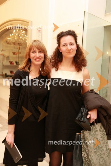 Barbara Podlogar, kostumografinja in Jenny Štumberger, njena pomočnicaZlatorog, premiera opere