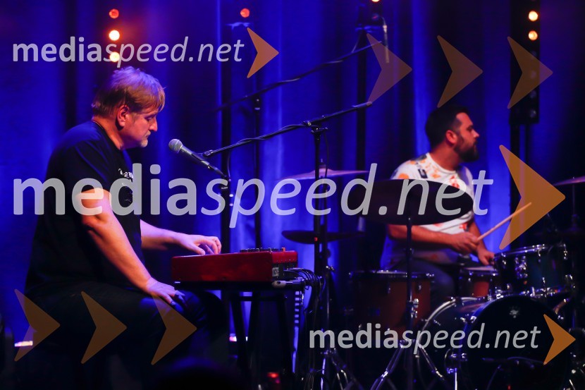  Mirko Vuksanovič, klaviature, vokal, skupina Avromobili;  David Morgan, bobnar, skupina AvtomobiliAvtomobili, koncert ob 40-letnici