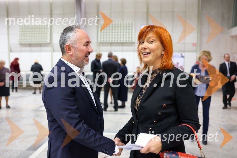  Bojan Kuhar, pomočnik direktorice, Narodna galerija;  Jerneja  Kamnikar, ustanoviteljica in direktorica Vivo CateringOrkester Romanske Švice na odru Cankarjevega doma