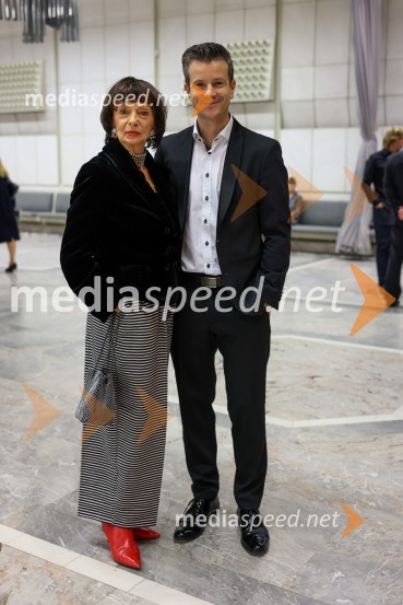 dr. Manca Košir, publicistka;  Boštjan Romih, televizijski in radijski voditeljOrkester Romanske Švice na odru Cankarjevega doma