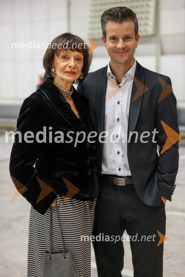 dr. Manca Košir, publicistka;  Boštjan Romih, televizijski in radijski voditeljOrkester Romanske Švice na odru Cankarjevega doma