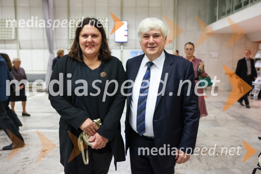  Uršula Cetinski, generalna direktorica, Cankarjev dom;  Irakli Koplatadze, diplomatOrkester Romanske Švice na odru Cankarjevega doma