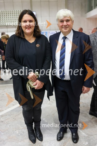  Uršula Cetinski, generalna direktorica, Cankarjev dom;  Irakli Koplatadze, diplomatOrkester Romanske Švice na odru Cankarjevega doma