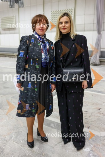  Manca Ferenc;  Valentina  Smej Novak, kolumnistka, prevajalka in TV voditeljicaOrkester Romanske Švice na odru Cankarjevega doma