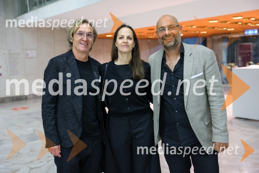  Mitja Sojer, frizer, Mič Styling;  ... ;  ... Orkester Romanske Švice na odru Cankarjevega doma