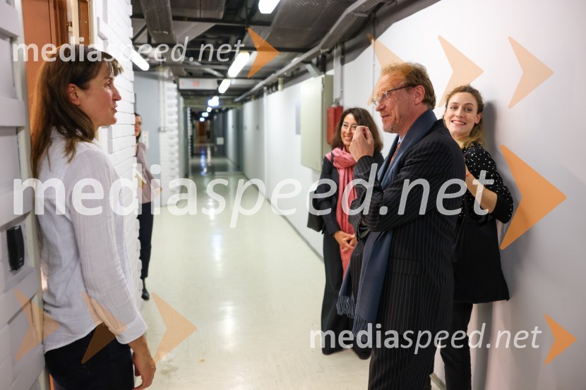   Viktoria Mullova, violina;  ... Orkester Romanske Švice na odru Cankarjevega doma