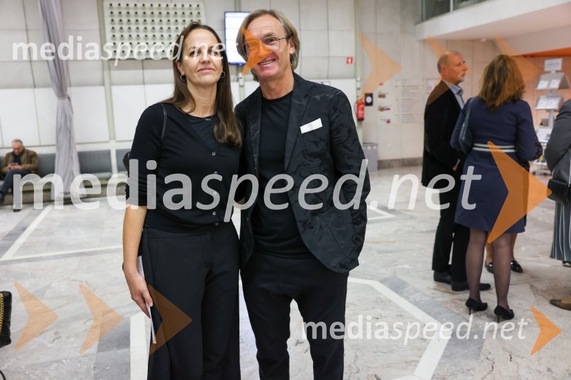  ... ;  Mitja Sojer, frizer, Mič StylingOrkester Romanske Švice na odru Cankarjevega doma