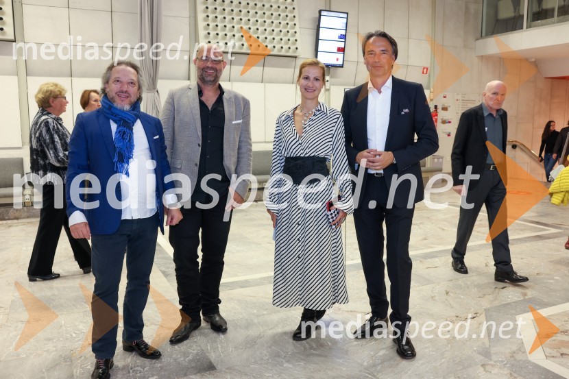  George Pehlivanian, dirigent;  ... ;  Aleksandra  Balmazović, igralka;  Tomislav  Čizmić, predsednik uprave, Mercator d.d.Orkester Romanske Švice na odru Cankarjevega doma