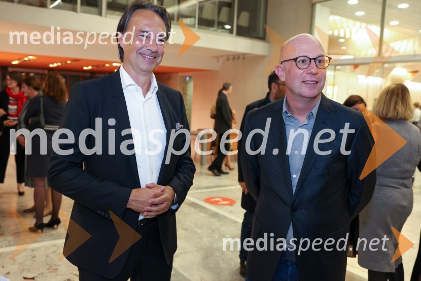  Tomislav  Čizmić, predsednik uprave, Mercator d.d.;  Igor Vićentić, oblikovalec glasbeOrkester Romanske Švice na odru Cankarjevega doma