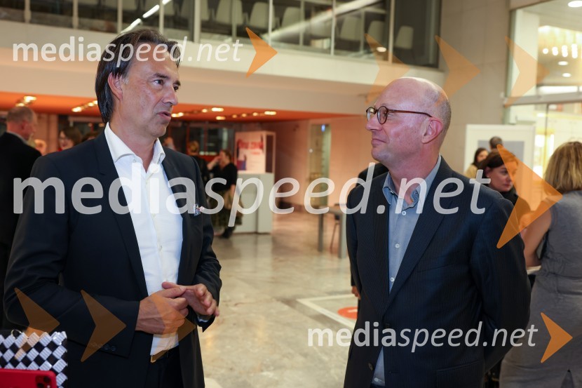  Tomislav  Čizmić, predsednik uprave, Mercator d.d.;  Igor Vićentić, oblikovalec glasbeOrkester Romanske Švice na odru Cankarjevega doma