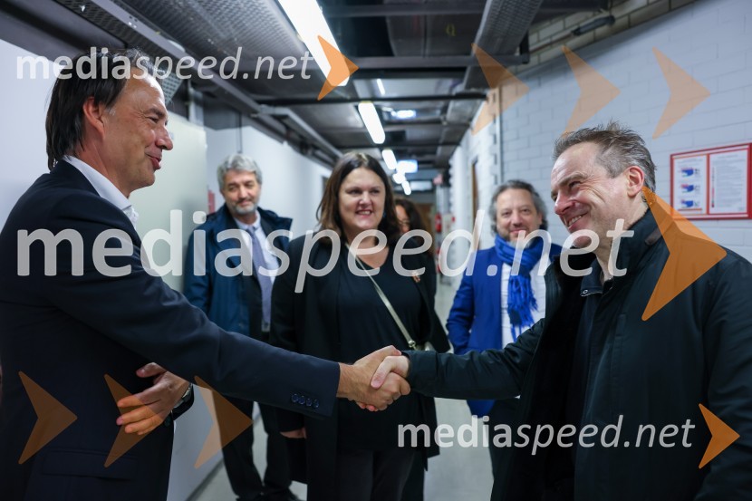  Tomislav  Čizmić, predsednik uprave, Mercator d.d.;  Uršula Cetinski, generalna direktorica, Cankarjev dom;  Jonathan Nott, dirigentOrkester Romanske Švice na odru Cankarjevega doma