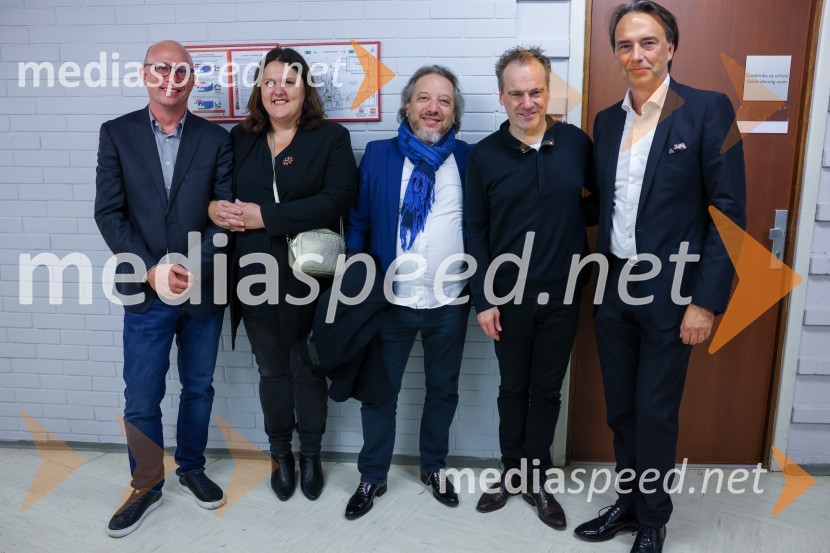  Igor Vićentić, oblikovalec glasbe;  Uršula Cetinski, generalna direktorica, Cankarjev dom;  George Pehlivanian, dirigent;  Jonathan Nott, dirigent;  Tomislav  Čizmić, predsednik uprave, Mercator d.d.Orkester Romanske Švice na odru Cankarjevega doma