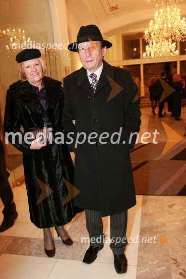 Romana Pajenk, predsednica uprave Probanke, in njen soprog Božidar Pajenk, odvetnikZlatorog, premiera opere