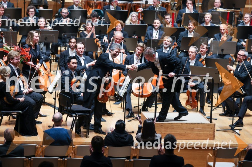  ... ;  Jonathan Nott, dirigentOrkester Romanske Švice na odru Cankarjevega doma