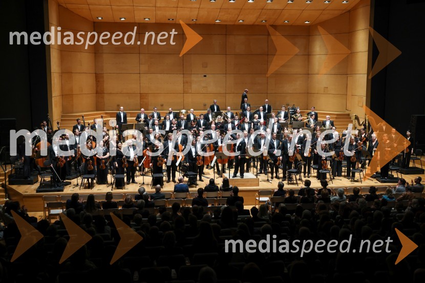 Orkester Romanske Švice na odru Cankarjevega doma