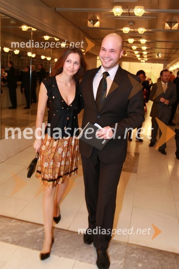 Marina Popovič, stilistka in Matevž Frangež, poslanec DZ in mestni svetnik MOM   
 
Zlatorog, premiera opere