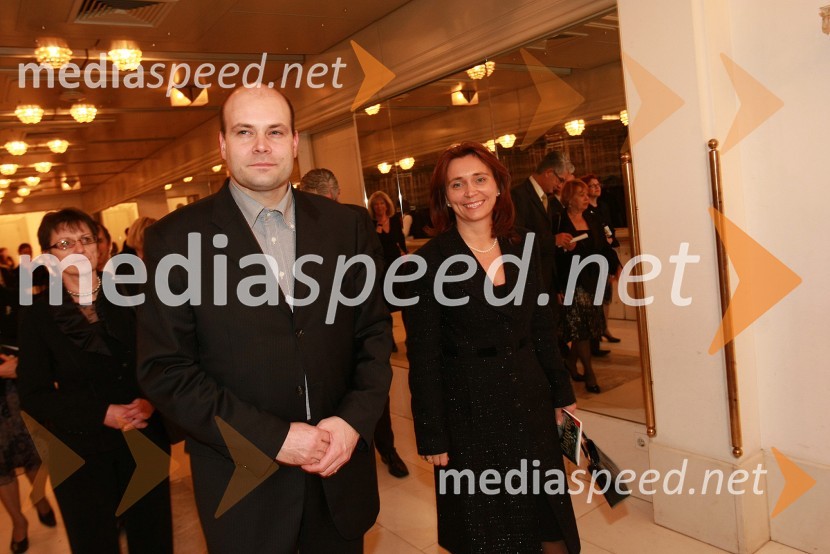 Dr. Suzana Žilič Fišer, predavateljica na študijski smeri Medijske komunikacije na FERI Univerze v Mariboru in njen mož Jure Fišer, izvršni direktor divizije za ekologijo in energetiko v Gorenju  	 
	Zlatorog, premiera opere