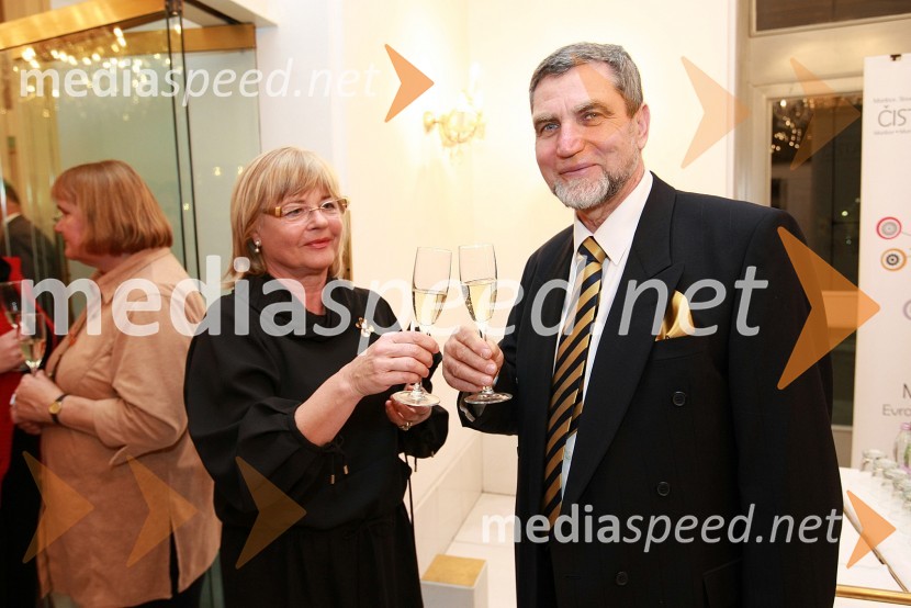 Red. prof. dr. Ludvik Trauner, dekan Fakultete za gradbeništvo Univerze v Mariboru s spremljevalkoZlatorog, premiera opere