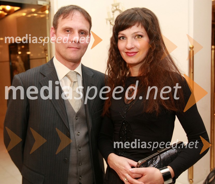 Robert Mraček, zborovodnja SNG Maribor in soproga MatejaZlatorog, premiera opere