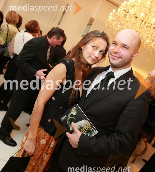 Marina Popovič, stilistka in Matevž Frangež, poslanec DZ in mestni svetnik MOMZlatorog, premiera opere