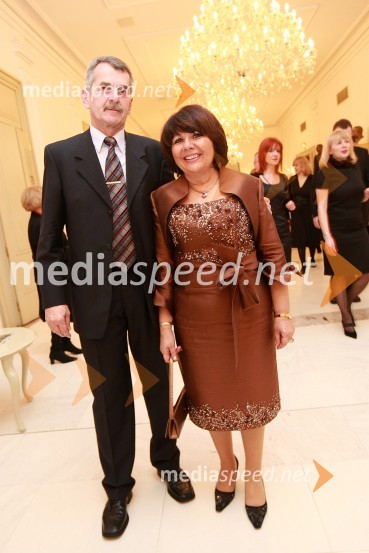 Vera Mihatovič, pomočnica generalnega direktorja za finance na Autocommerce d.d. z možemZlatorog, premiera opere