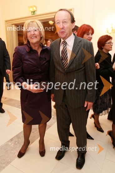 Romana Pajenk, predsednica uprave Probanke, in njen soprog Božidar Pajenk, odvetnik   
 
Zlatorog, premiera opere